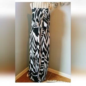 Enfocus Studio Sleeveless Black White Stretch  Maxi Dress Size 6 Spaghetti Strap